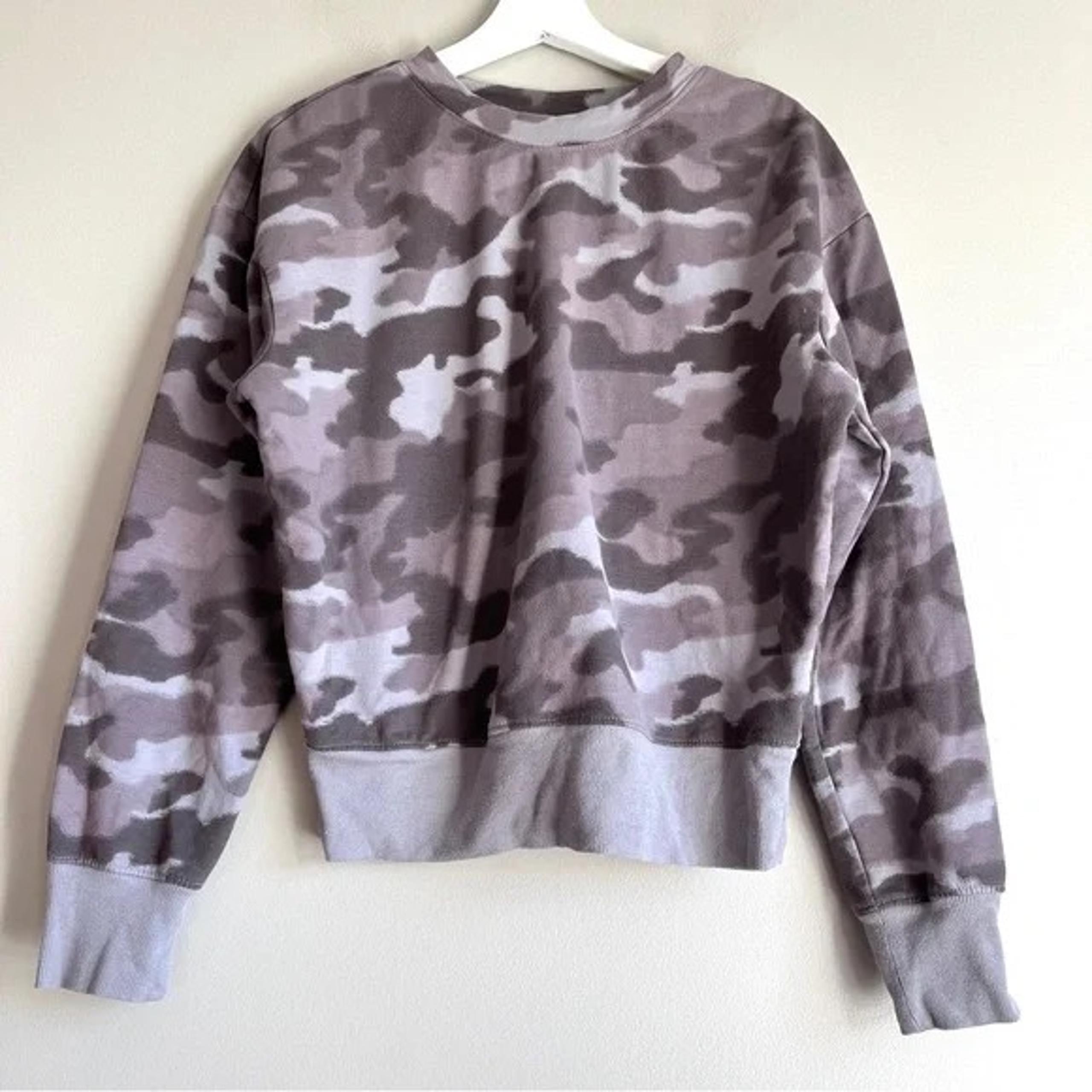 Zella camouflage crewneck sweatshirt womens small gray pullover athletic fleece