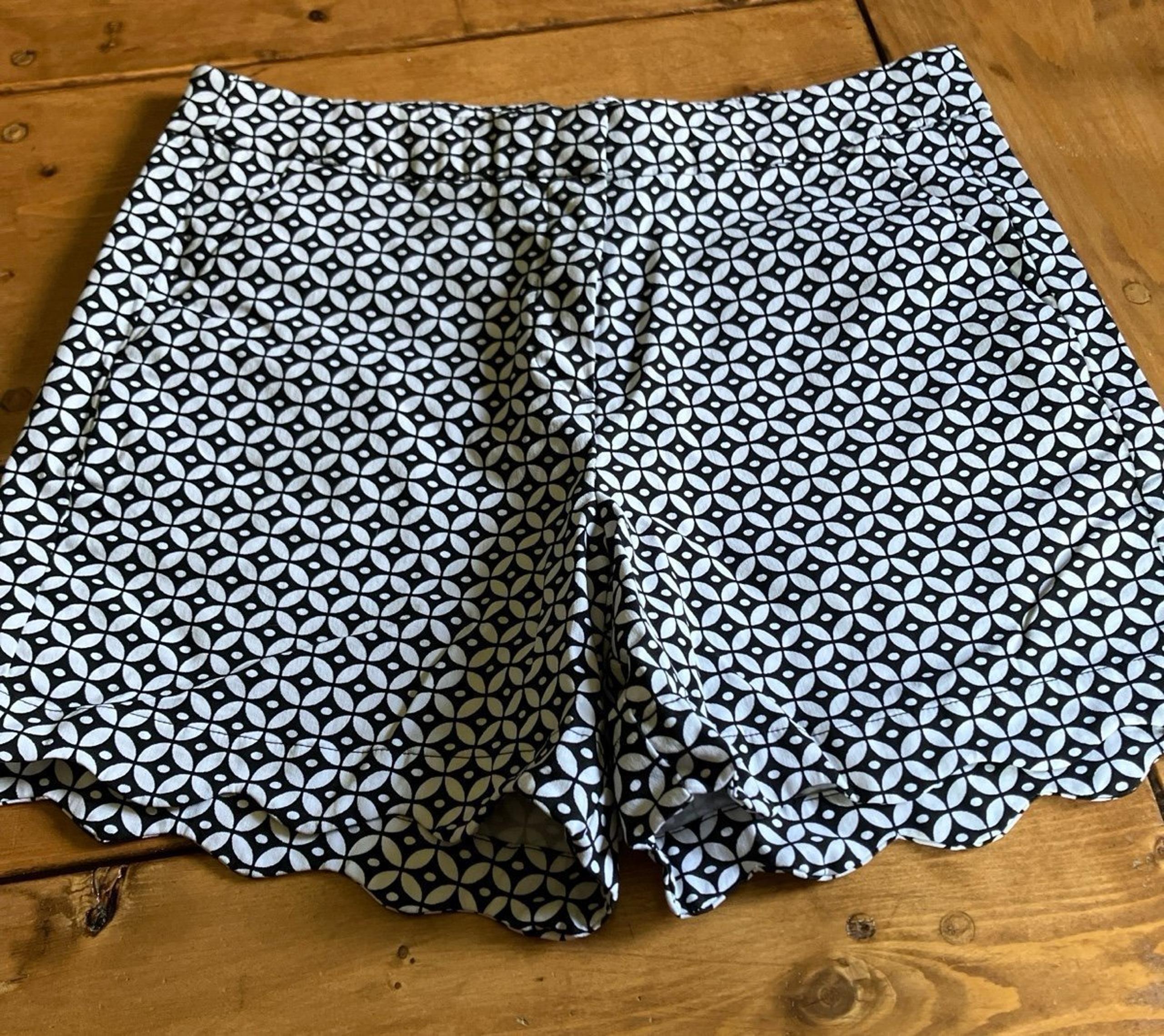 New Directions women’s Shorts size 14