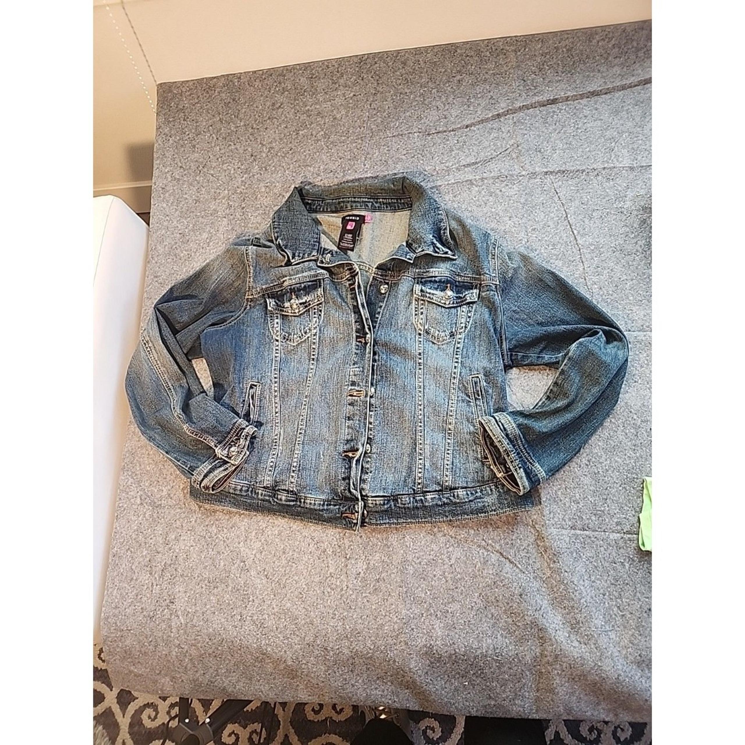 Torrid Jacket Womens Plus Size 2X Trucker Blue Jean Denim Distressed Long Sleeve