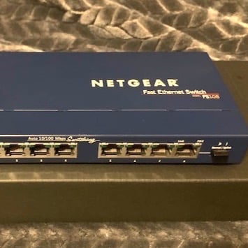 *NETGEAR ProSafe Fast Ethernet Switch *