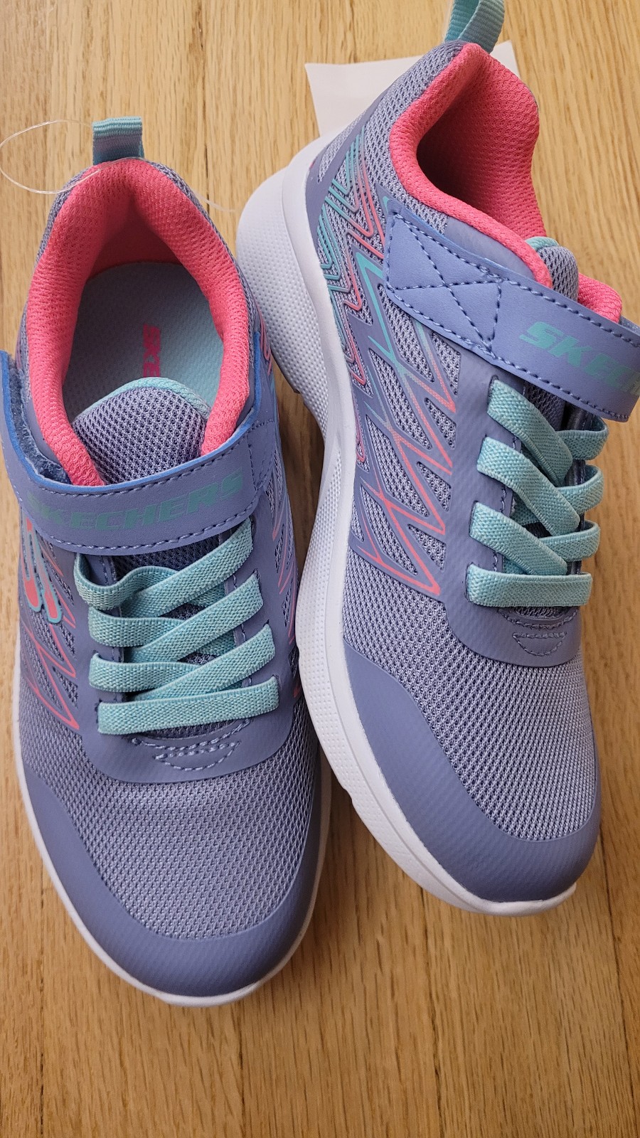 New girl's Skechers tennis shoes - size 1