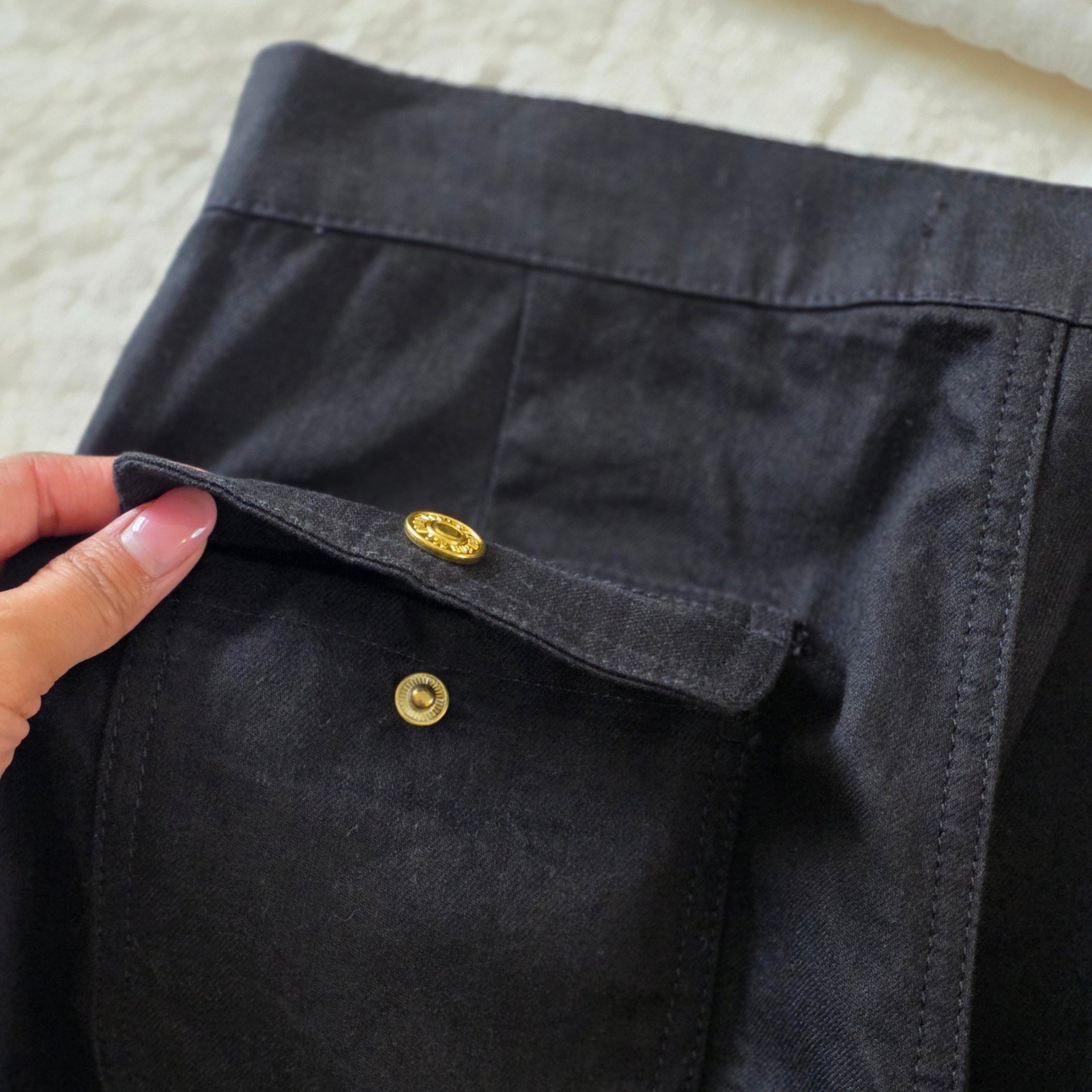 【WOOHWA】FOLD BLACK POCKET DENIM Washed black denim shorts - Fluff
