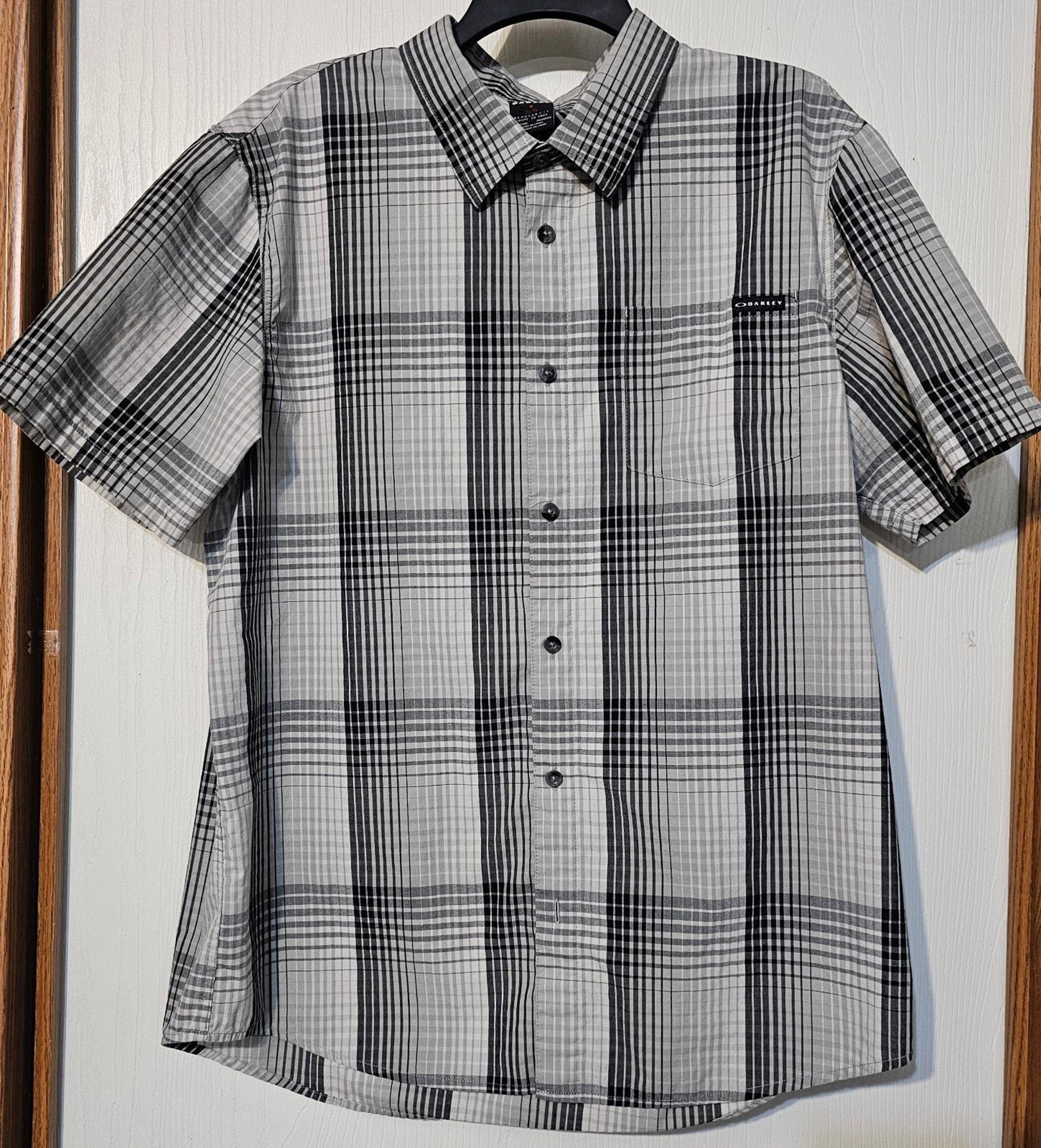 Oakley Short Sleeve Button-down Shirt Men's Size XL