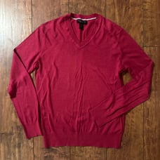 Banana Republic men’s red v-neck sweater size medium