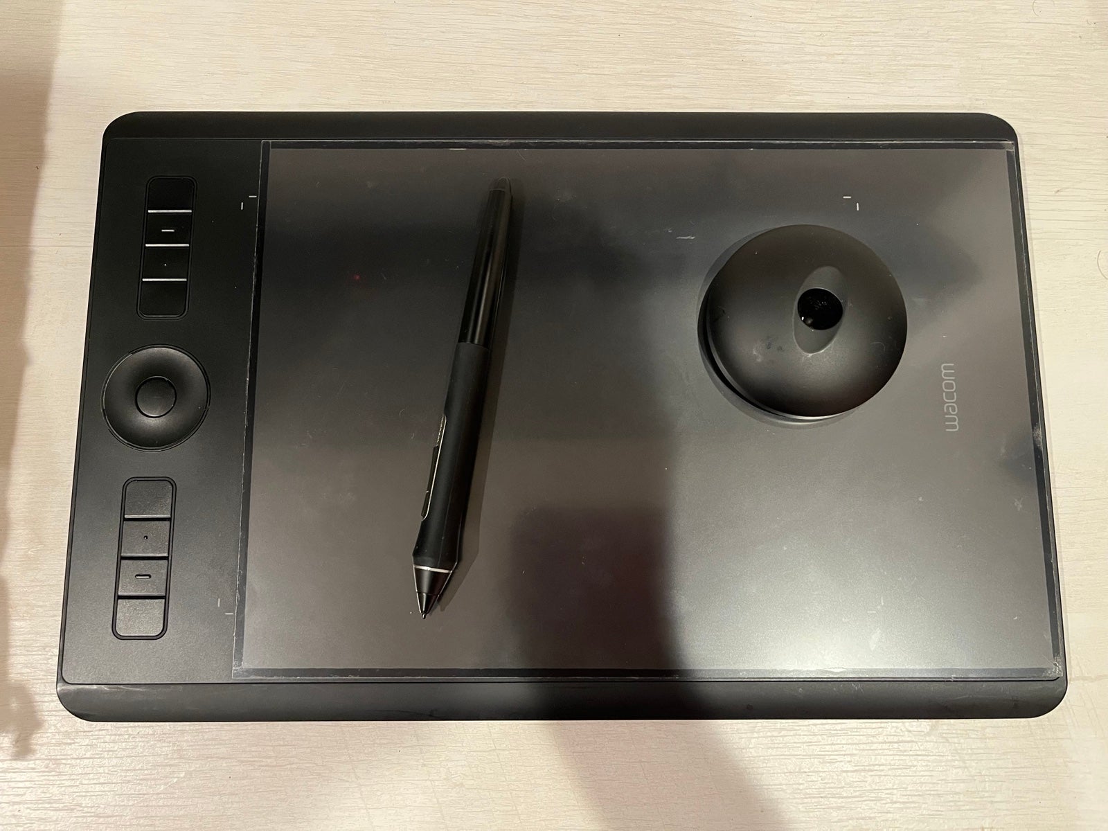 wacom intuos pro model PTH-660