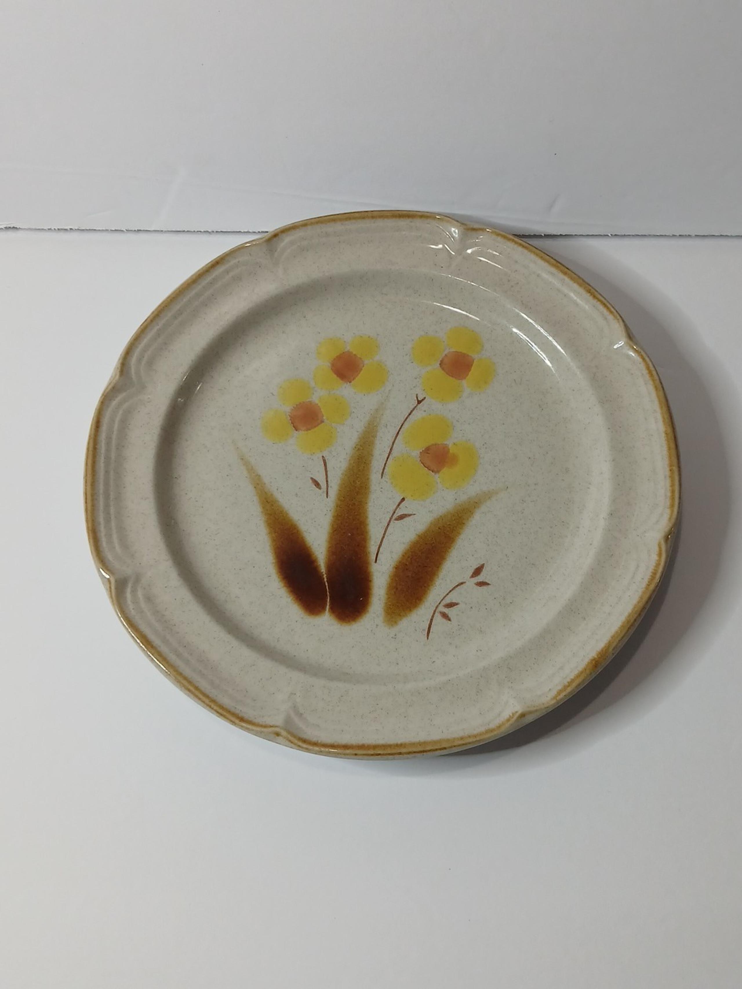 The Classics by Hearthside "Wellington" Stoneware Salad Plate EUC