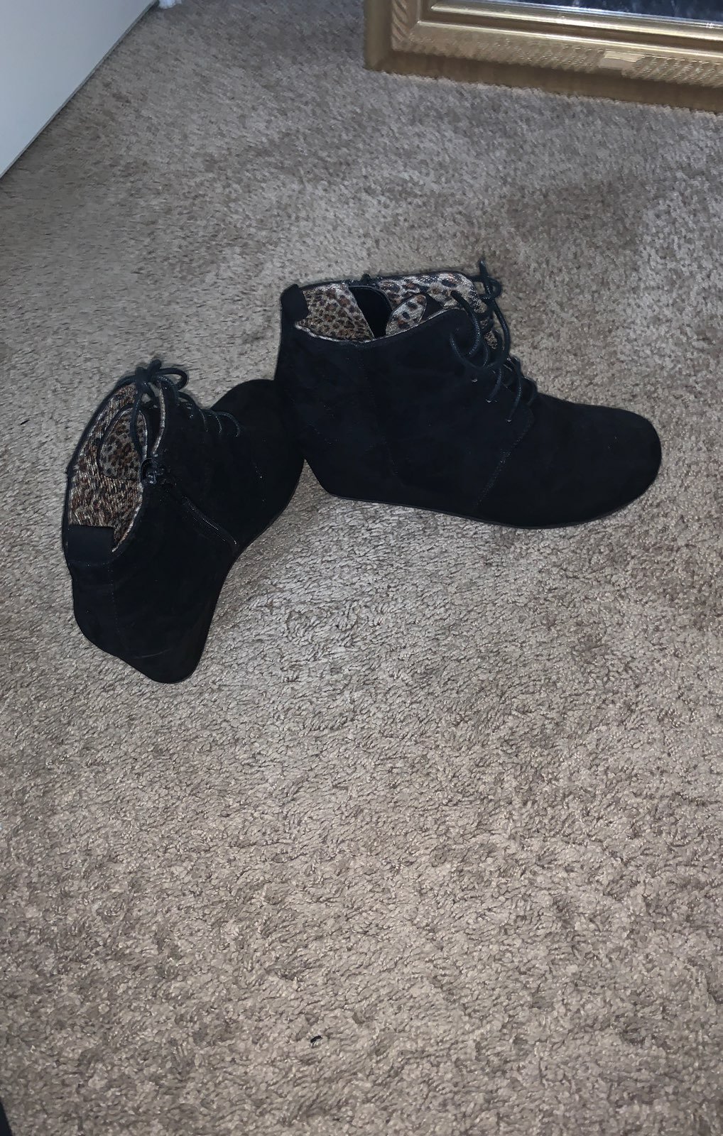 black wedges