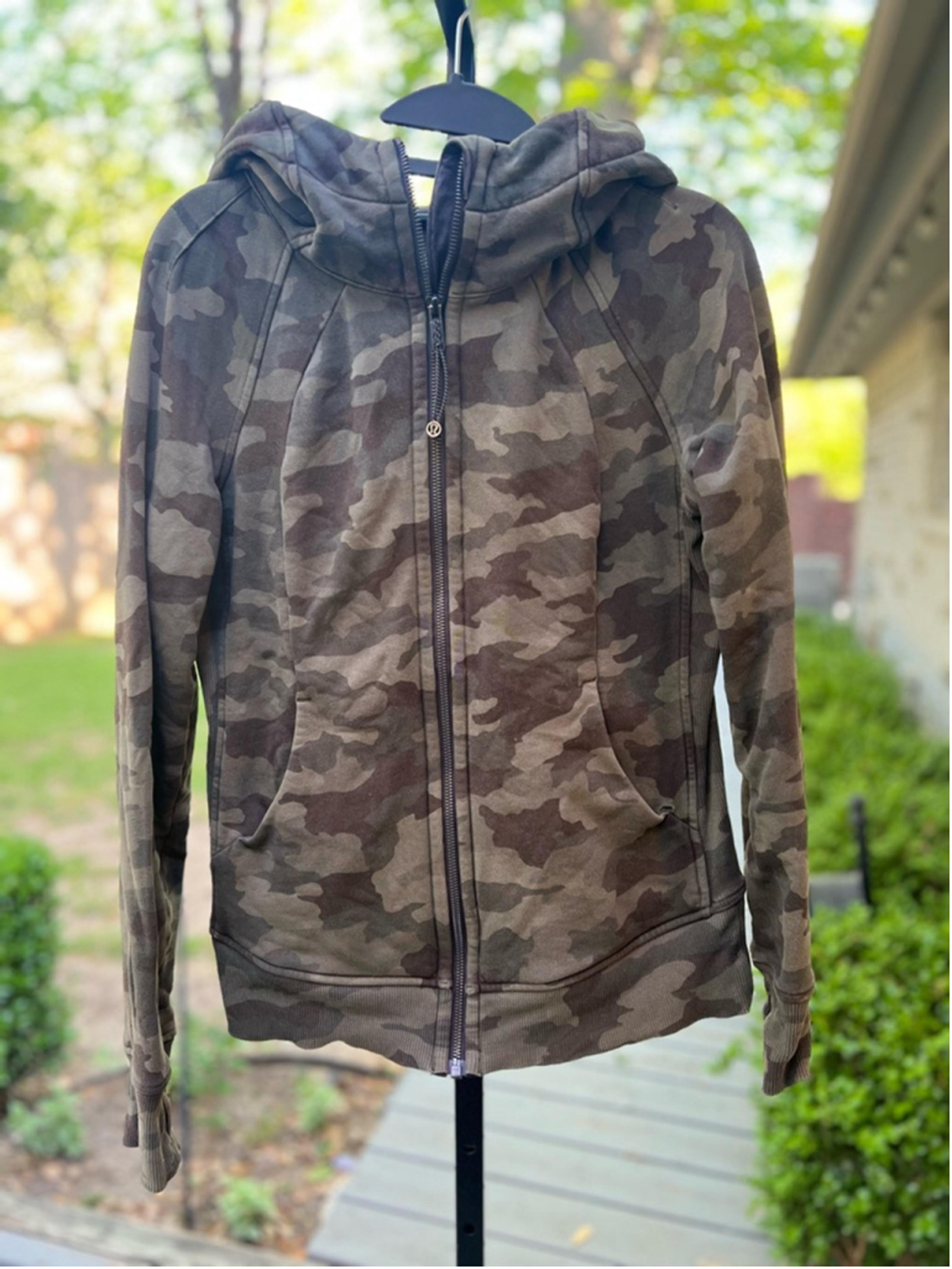 Lululemon Scuba Hoodie Heritage 365 Camo Dark Olive Size 6 W45NDS