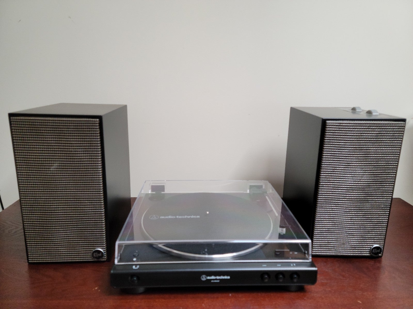 KLIPSCH the Fives Speakers & AUDIO TECHNICA LP60BXT Bluetooth Stereo Turntable