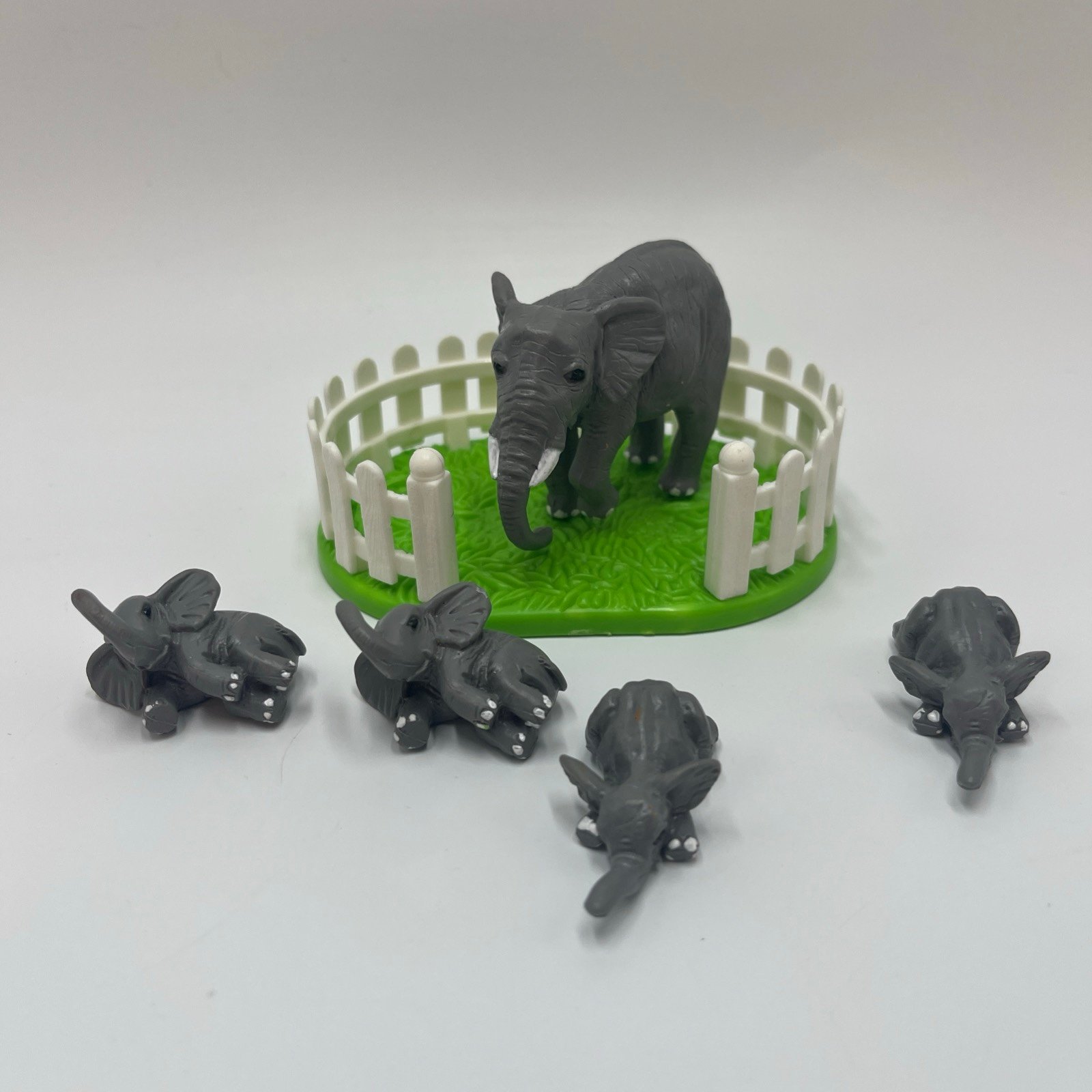 Baby Surprise in My Pocket Elephant Family 1995 4 Baby Elephants Mom Duplicates