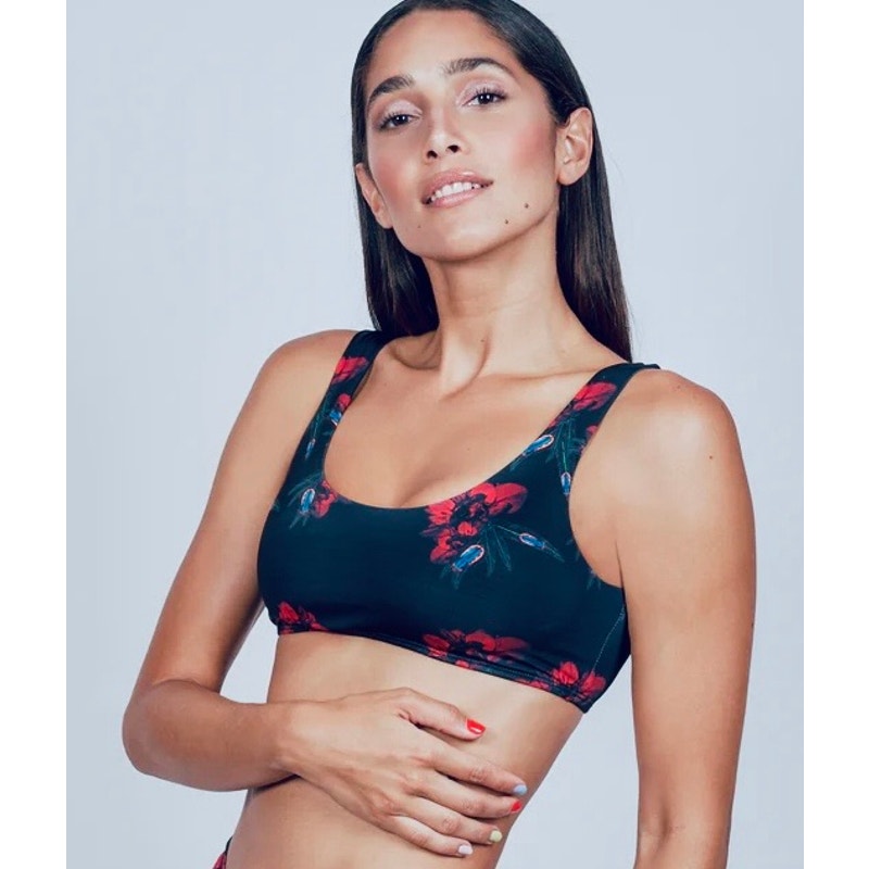 NWOT La Gotta Swimwear Top Size Medium Black and Red