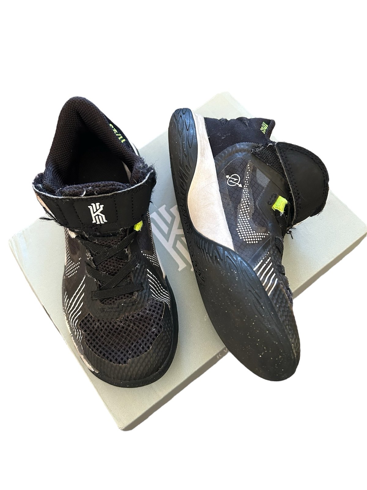 Nike Kyrie Irving Flytrap Boy's Size 13C Basketball Sneakers Shoes DD0339-002