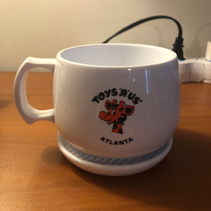 *SUPER RARE* Vintage Toys R Us Plastic Mug with Coaster/Lid (ATLANTA)