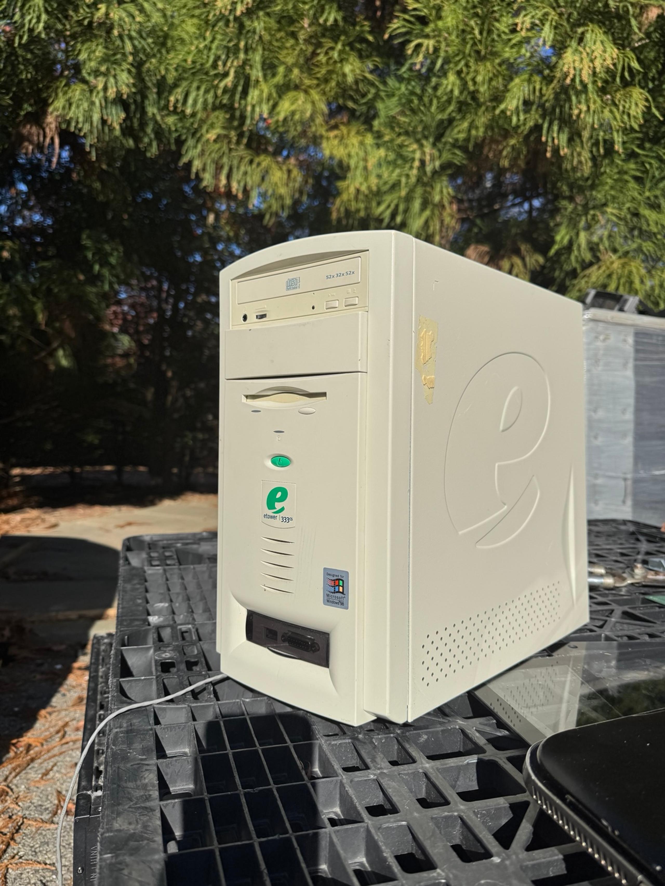 E-Machine Retro Desktop Computer ETower 333 IBS