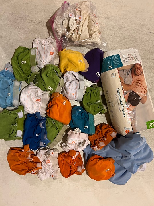 20 small gdiapers with pouches, 1 wet bag, 1 pack disposable inserts