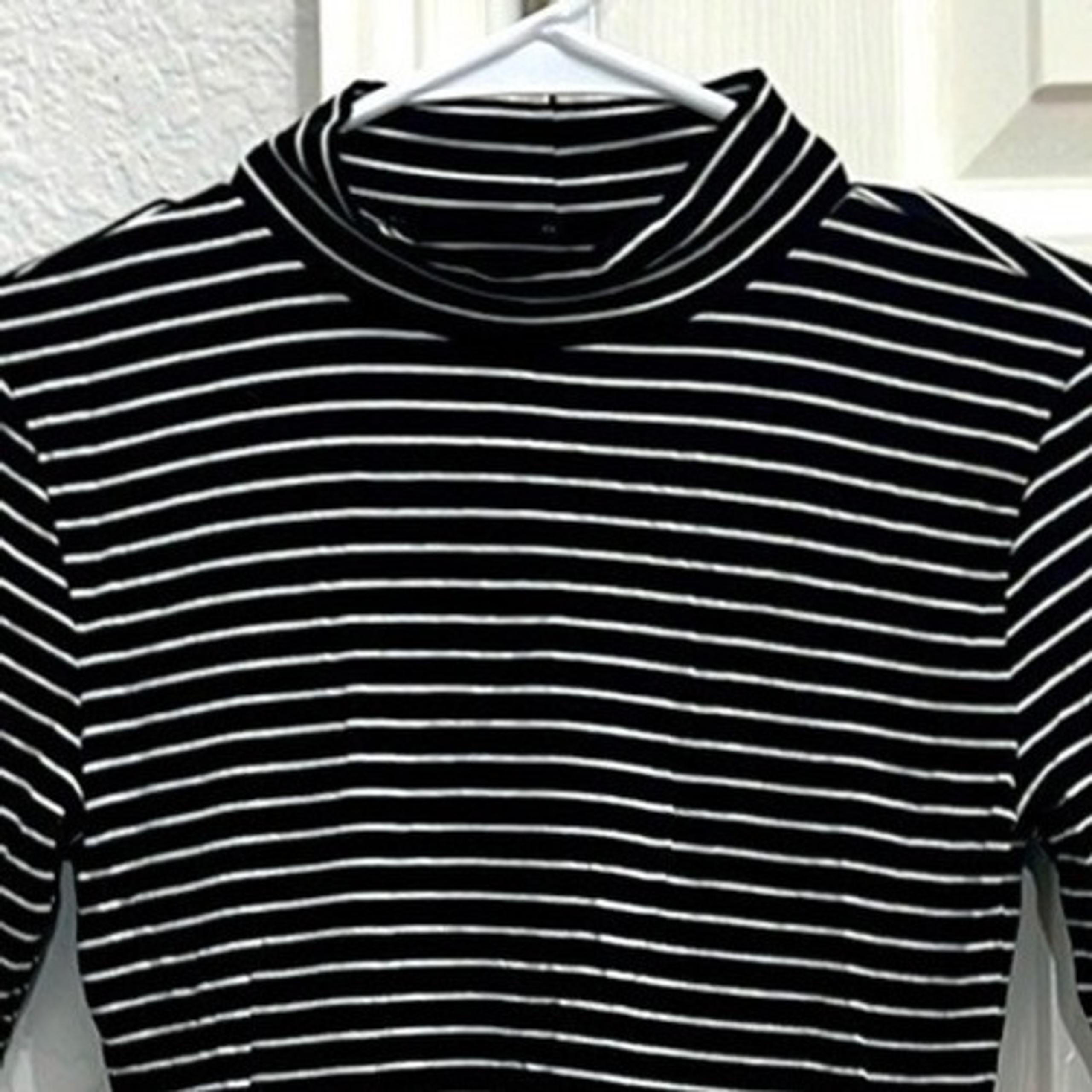 Aero cropped long sleeve size small