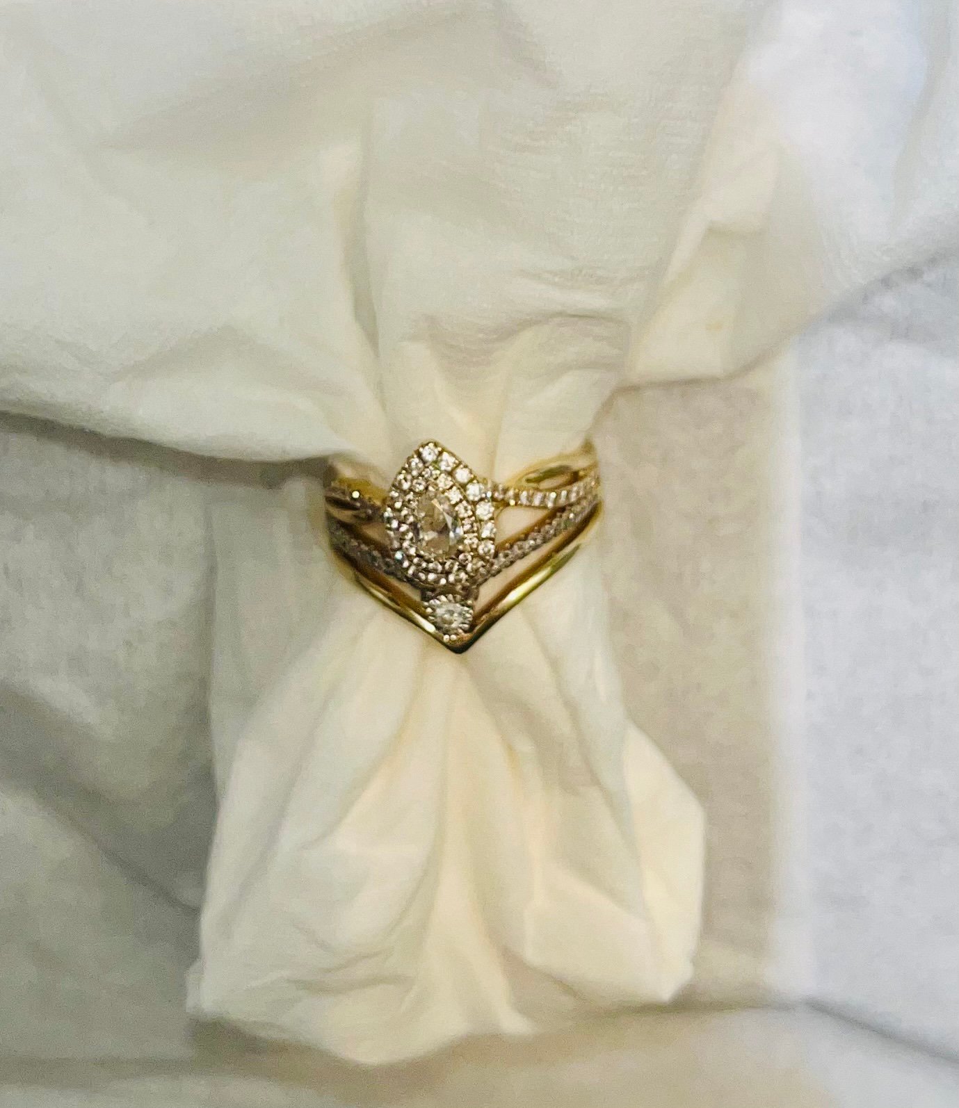 Kay’s 14 KT gold ring / 10 KY band