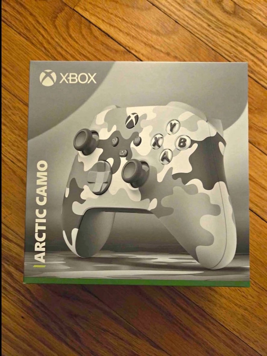 Xbox series x|s arctic camo controller