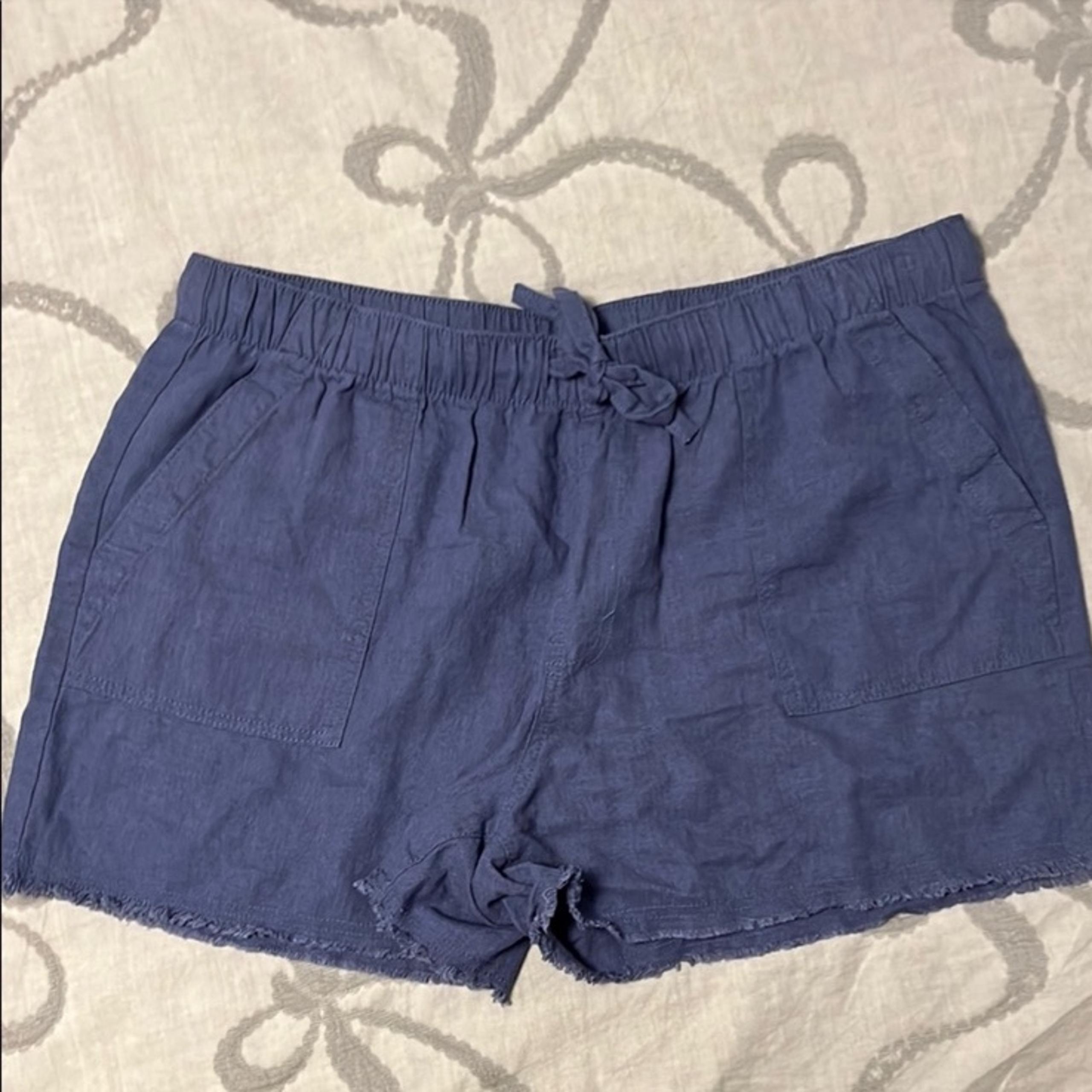 Ana pull on shorts large