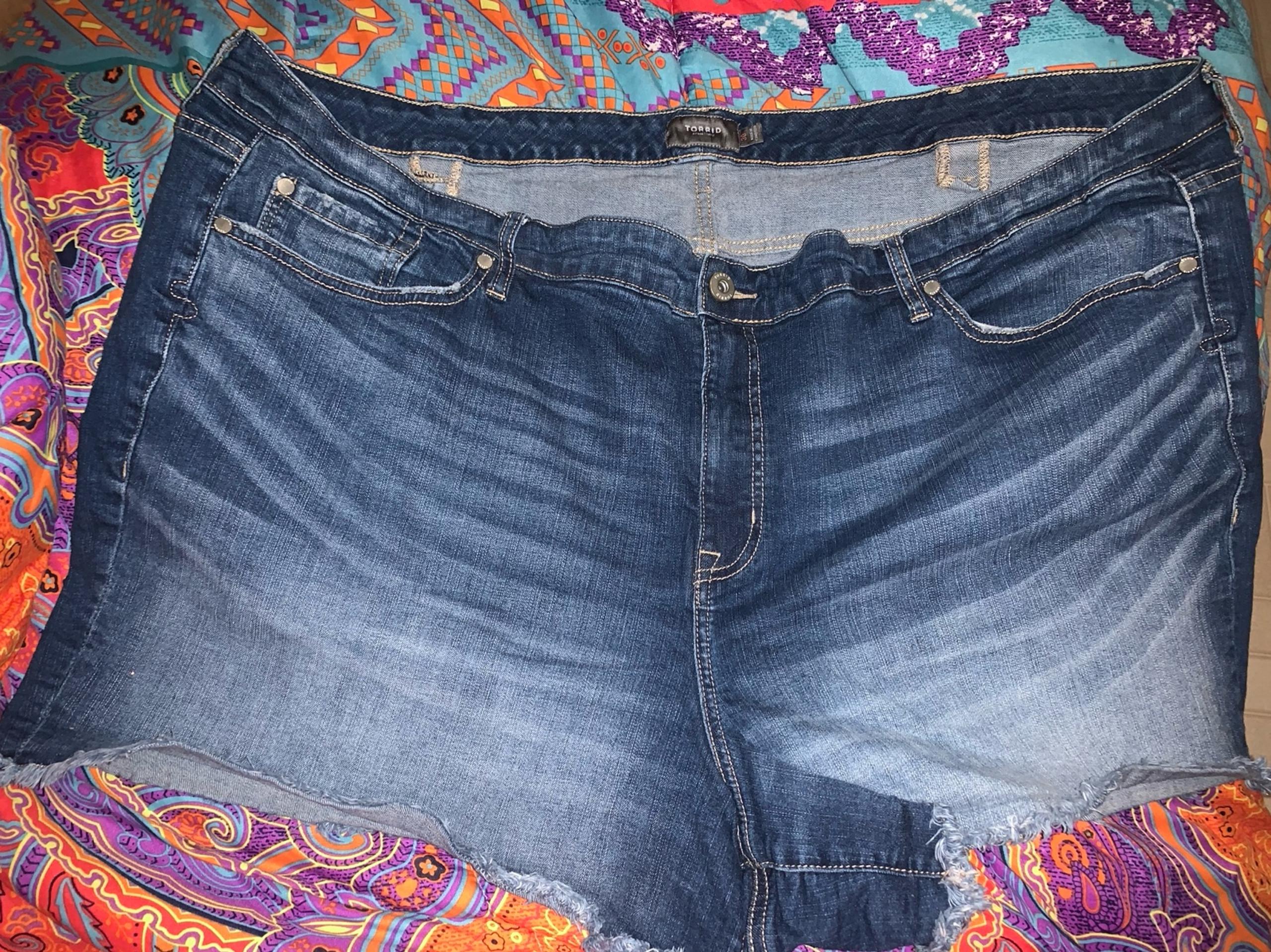 Torrid Jeans Women Plus Size 30  Boyfriend Straight Blue Distressed hem Shorts