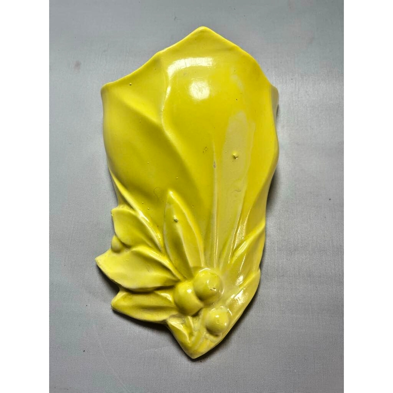 McCoy Yellow Flower Leaf Plant Wall Pocket Mid Century CA Pottery