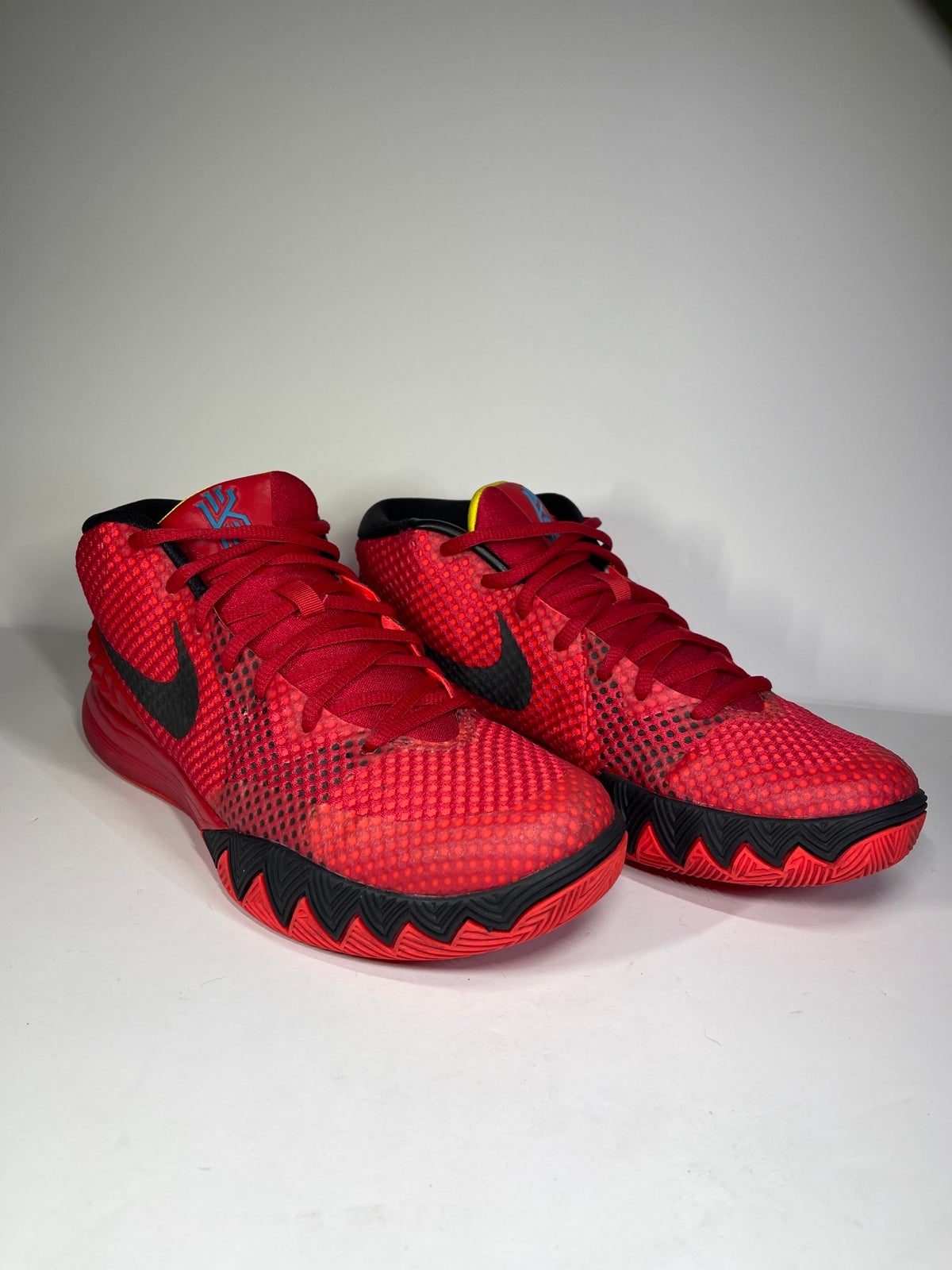 Nike 2015 Kyrie 1 'Deceptive Red' -  Size 8M / 9.5W -  Preloved -  Original Box