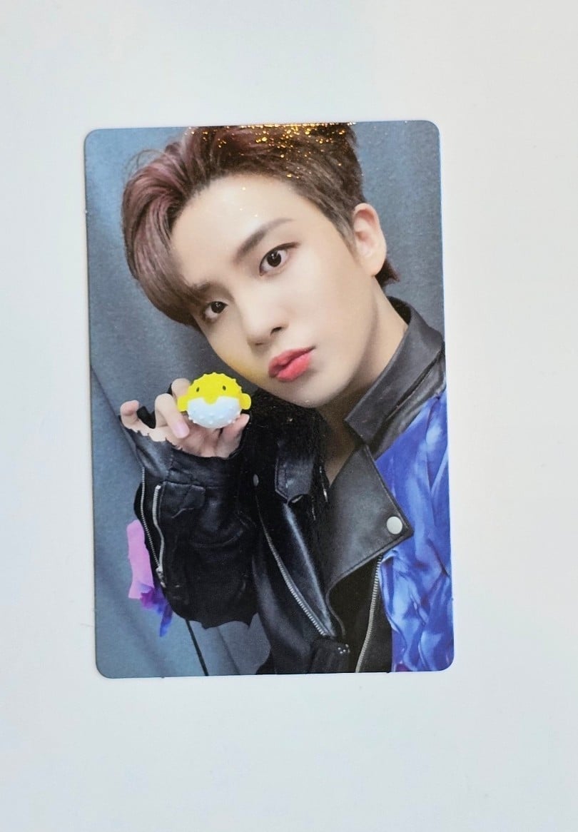 ATEEZ JONGHO GOLDEN HOUR PHOTOCARD HELLO82 EXCLUSIVE HUG