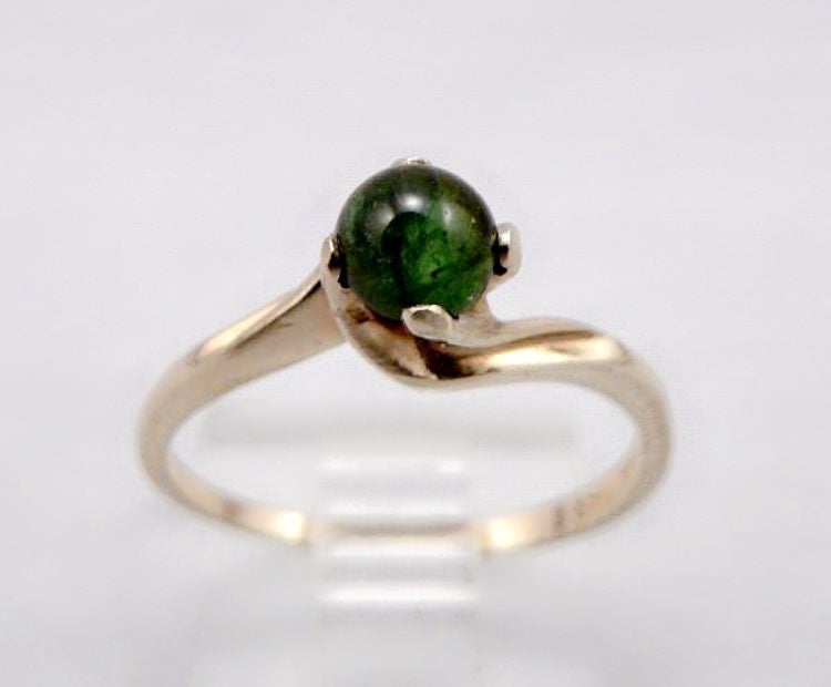 Vintage 14K 5mm Green Tourmaline Cabocho