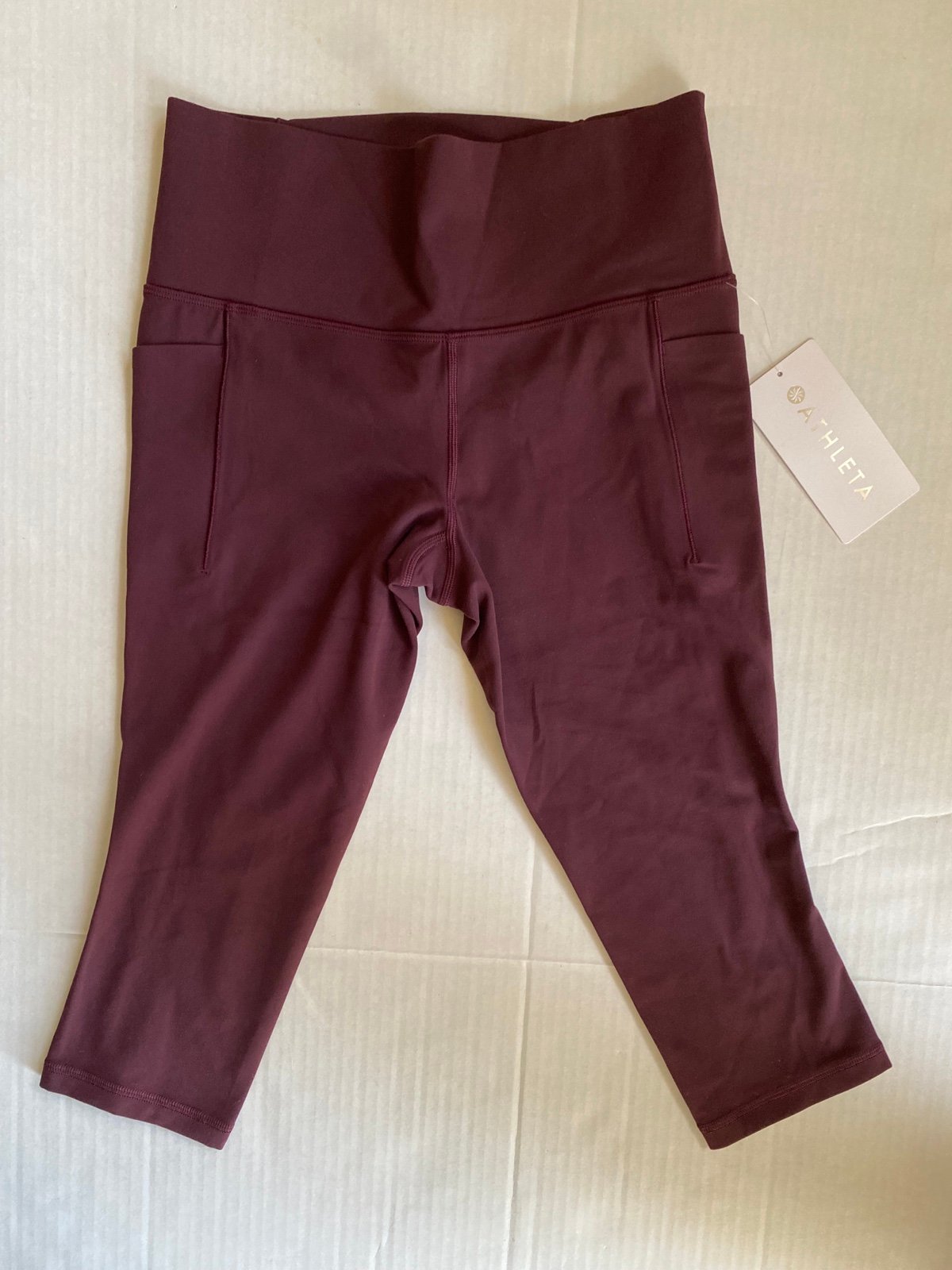 ATHLETA Salutation Stash Capri M Medium Spiced Cabernet Burgundy NWT 531304 New