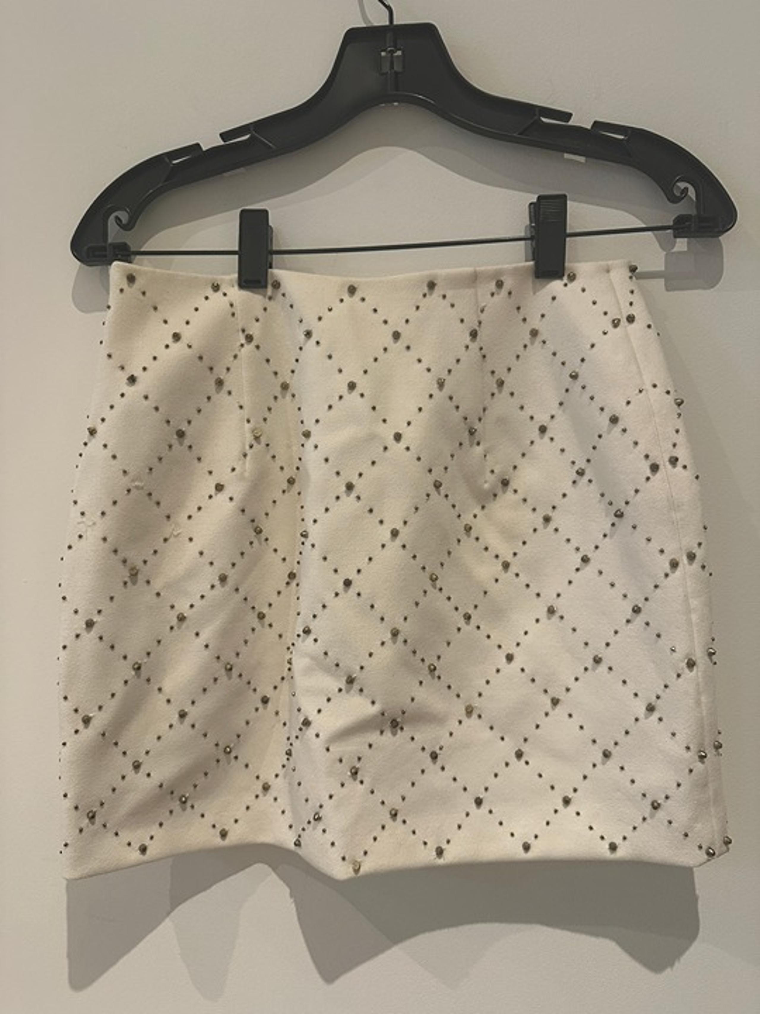 Title: Club Monaco White Studded Diamond Pattern Mini Skirt - Chic & Trendy