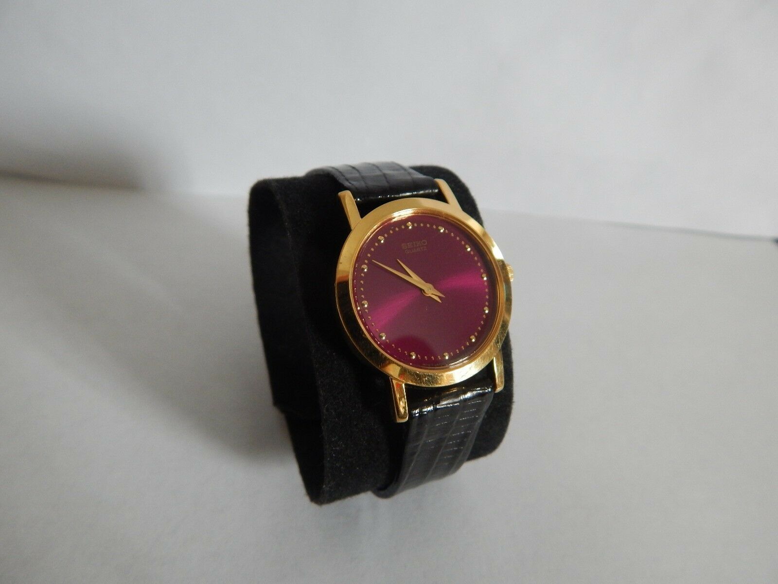 Seiko ladies watch elegant golden tone violet dress watch