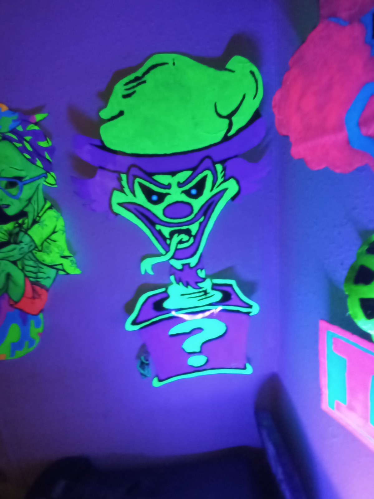 4ft blacklight, 3D resin casted riddlebox hanging wall decoration