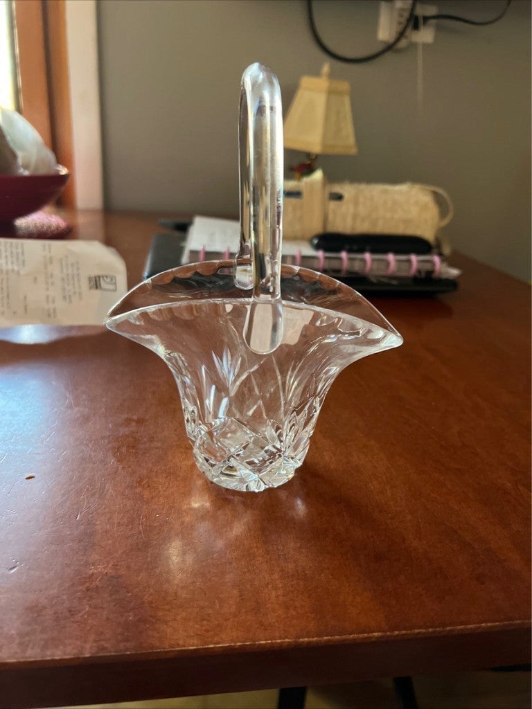 Crystal basket with handle