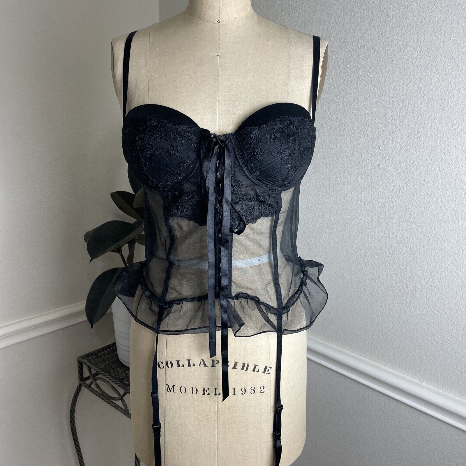 Seductive Wear by Cinema Etoile ,Black ,Tie Front Bustier Garter Corset M