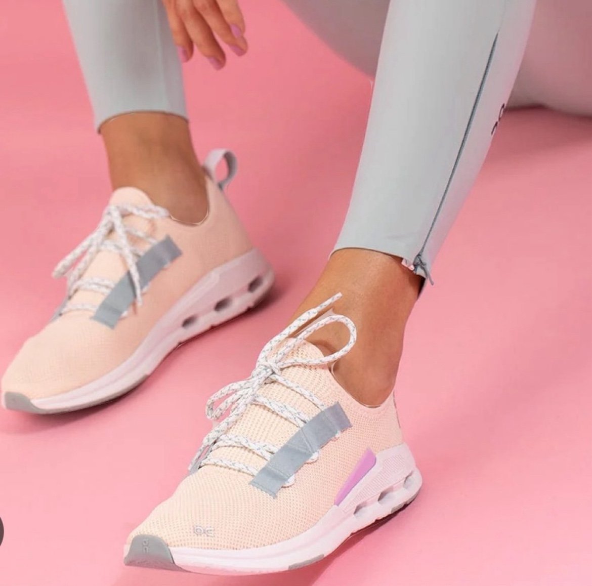 On Clouds size 37