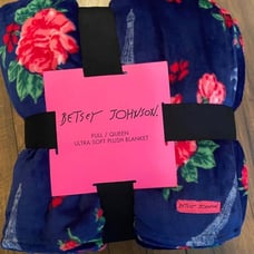 Betsey johnson queen floral blanket