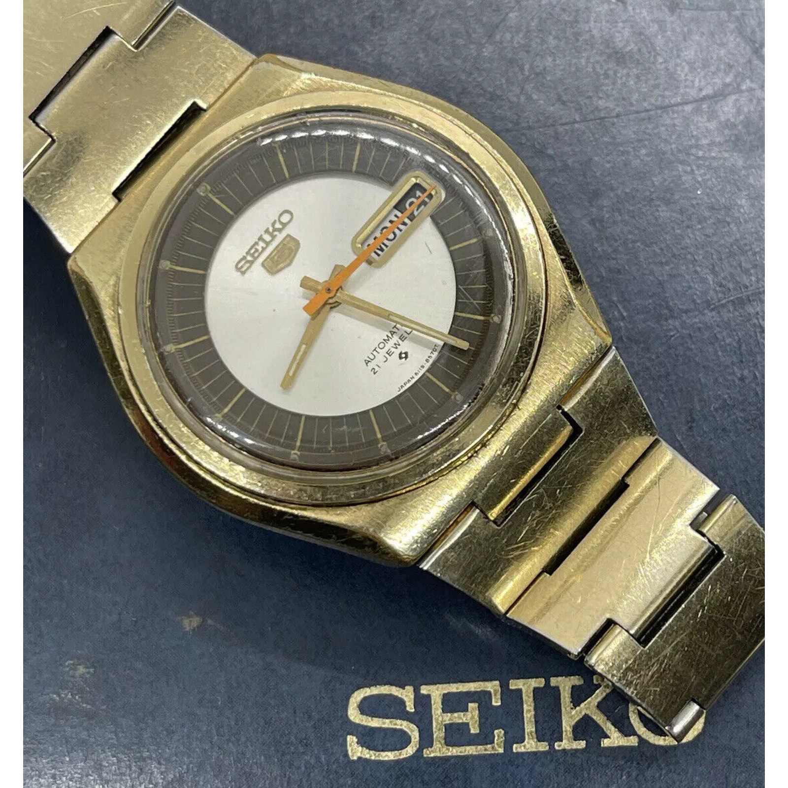Vintage Seiko 5 Automatic 6119-8500 Day Date 21 Jewels Gold Tone 1970s w/ Box