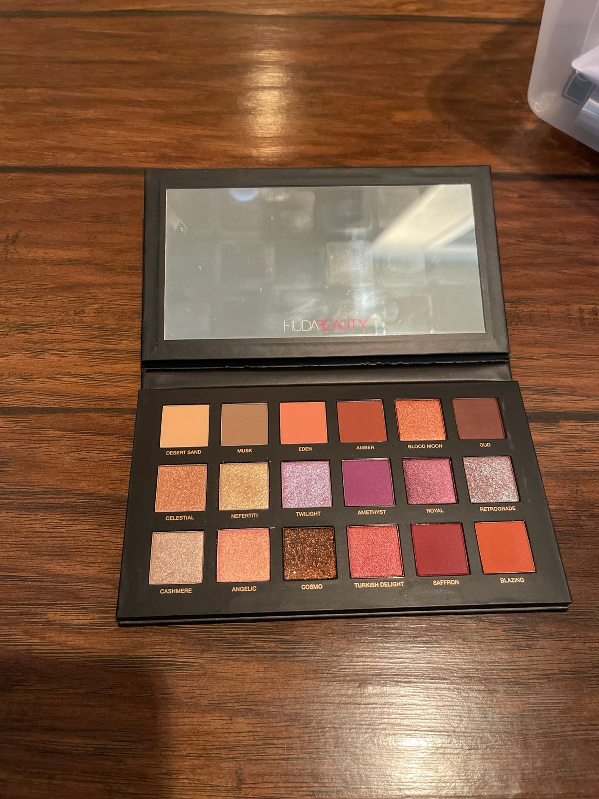 Huda, beauty Desert desk palette