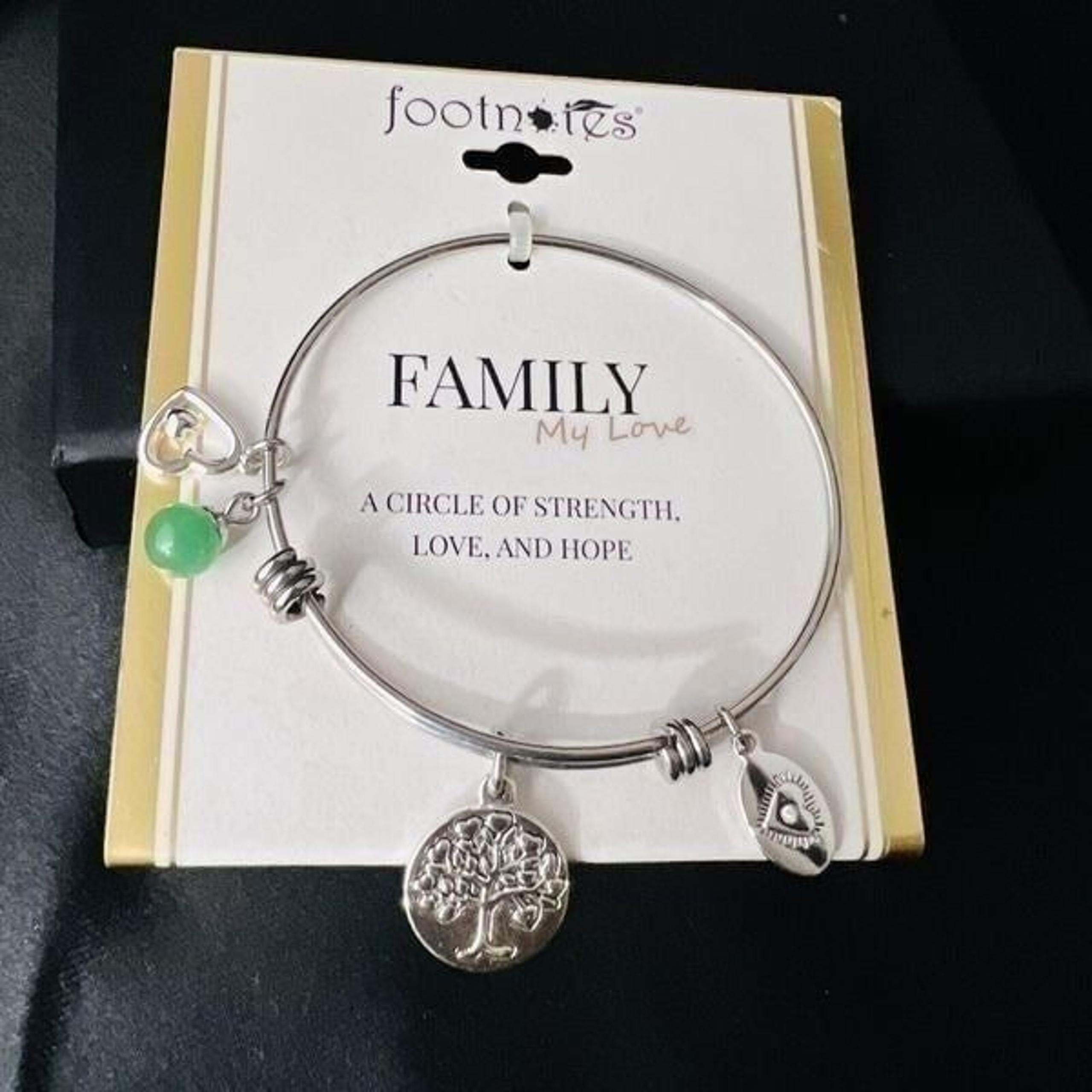 $60 Footnotes Too Family Circle of Strength Love Hope Charm Bangle Bracelet XY