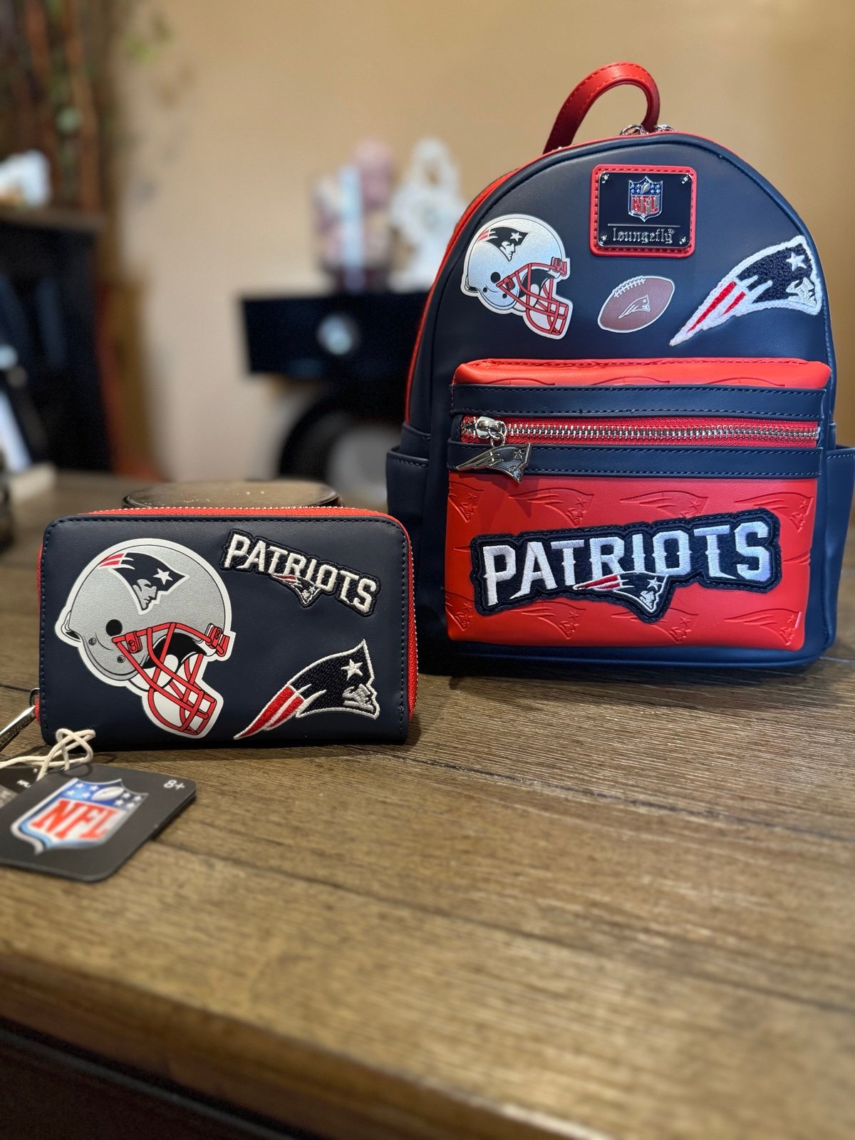 Loungefly NFL Patriots Mini Bagpack & Wallet