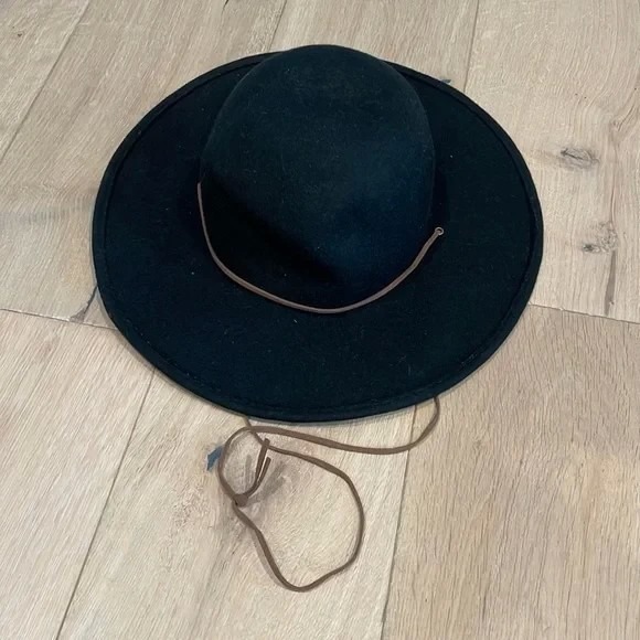Black Hat with Brim and Leather