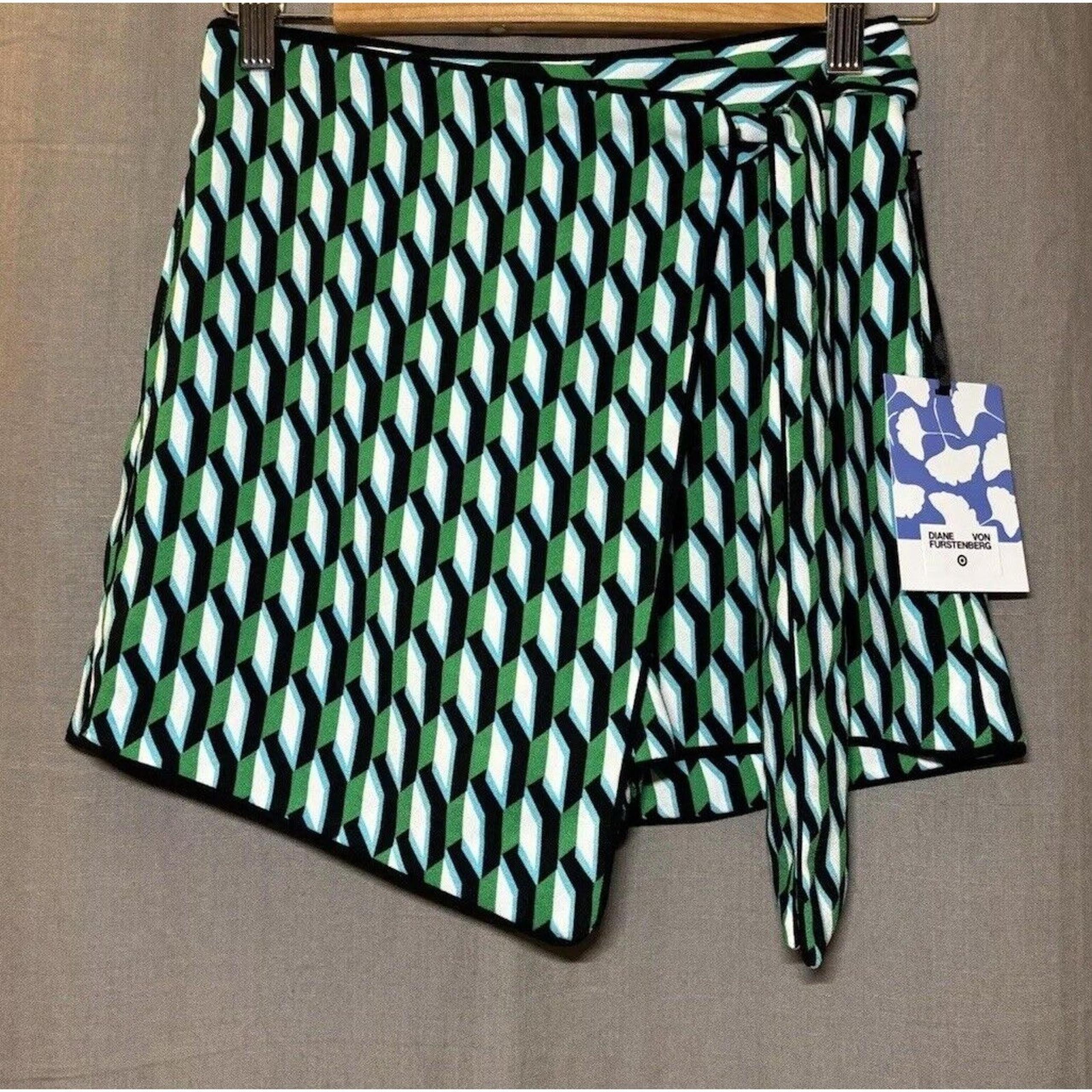 Diane Von Furstenberg Target Size XXS Side Wrap Arrow Geo Green Mini Skort NEW