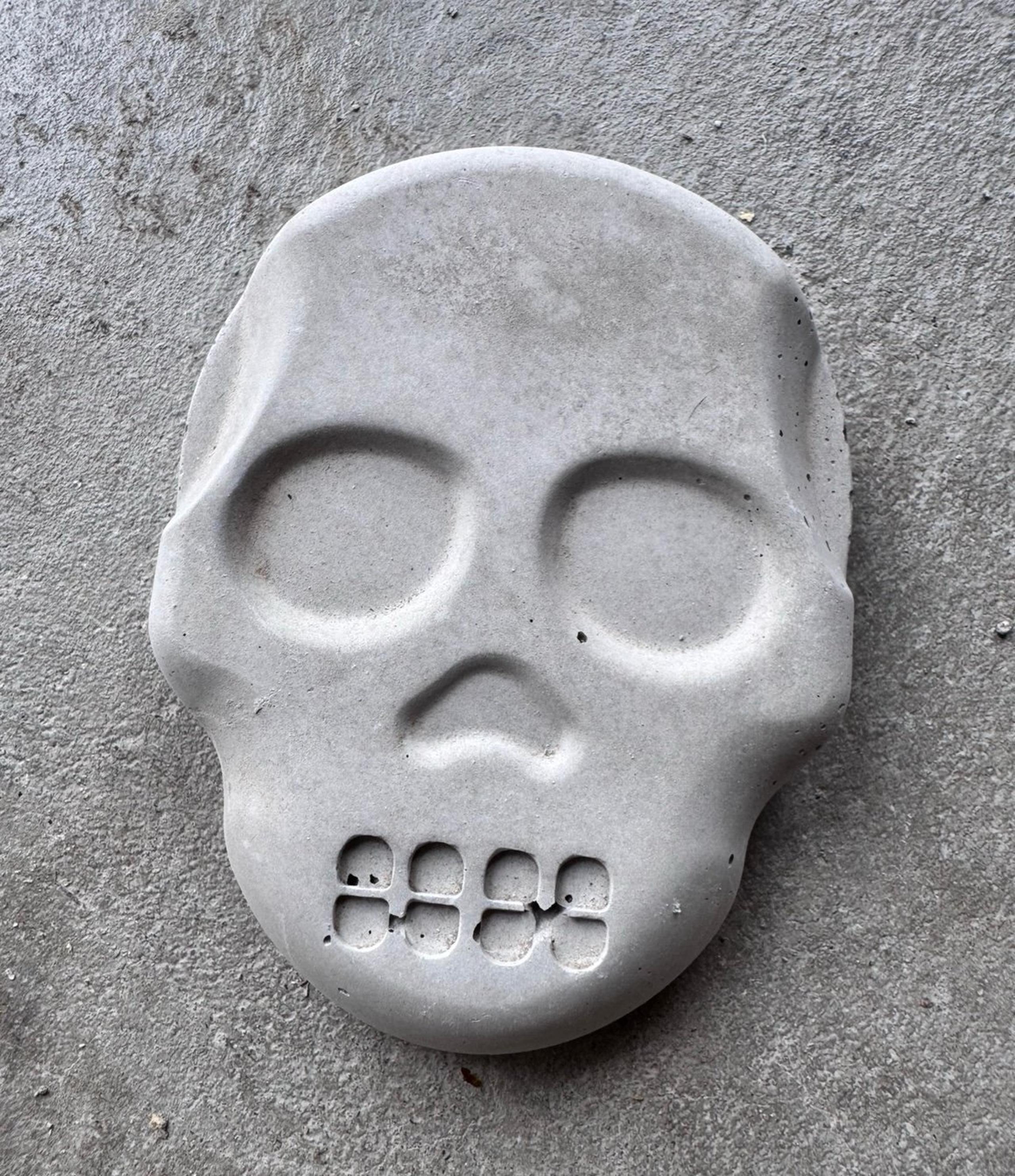 ✨ Weed’m and Reap Heirloom Gardens Miniature Concrete Skull Statue
