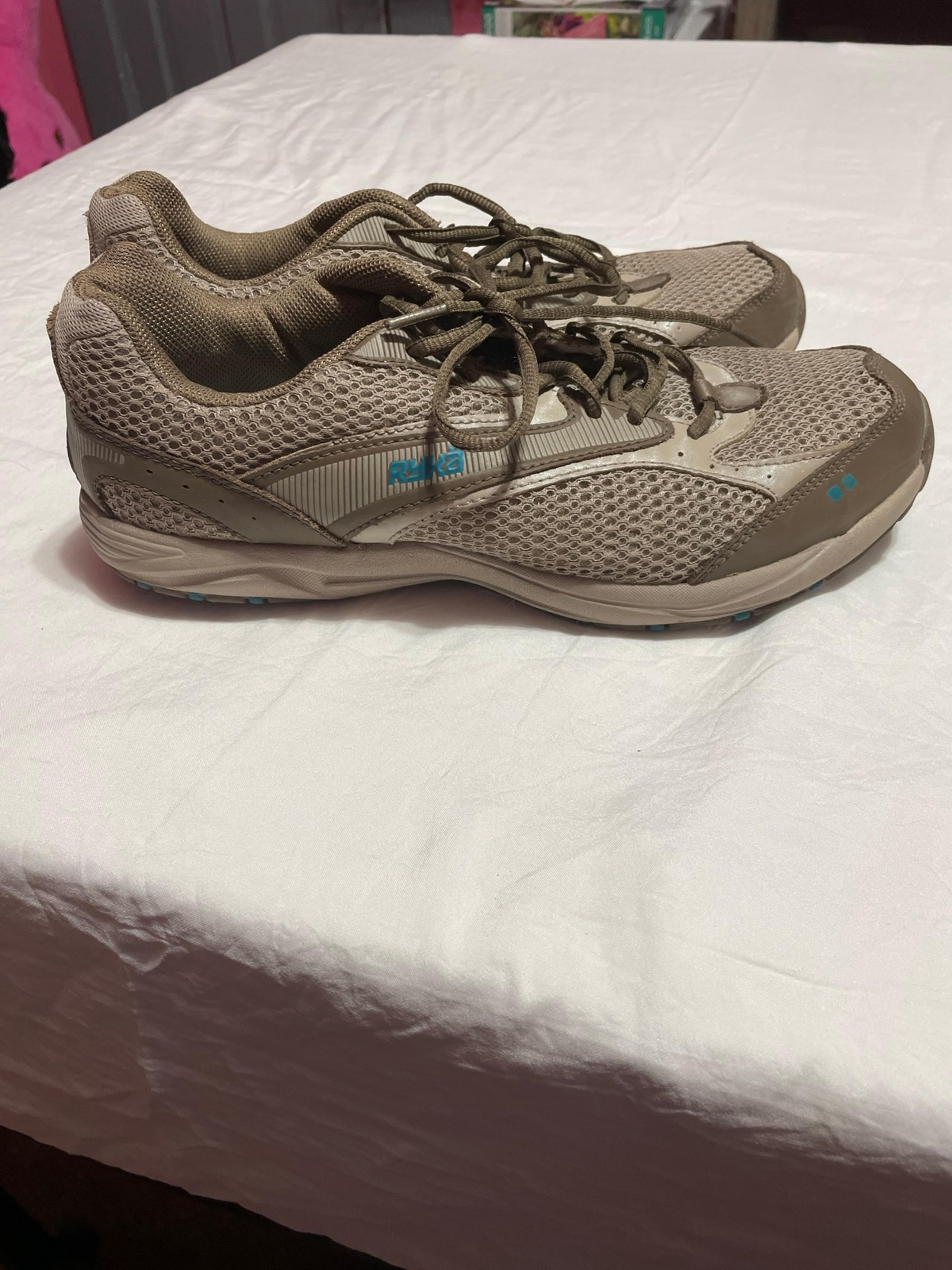 Ryka womens size 9 brown tennis shoes