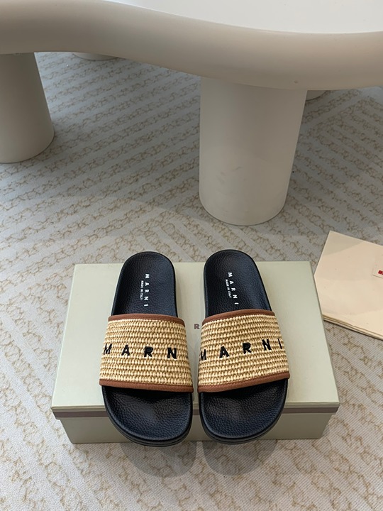 slippers