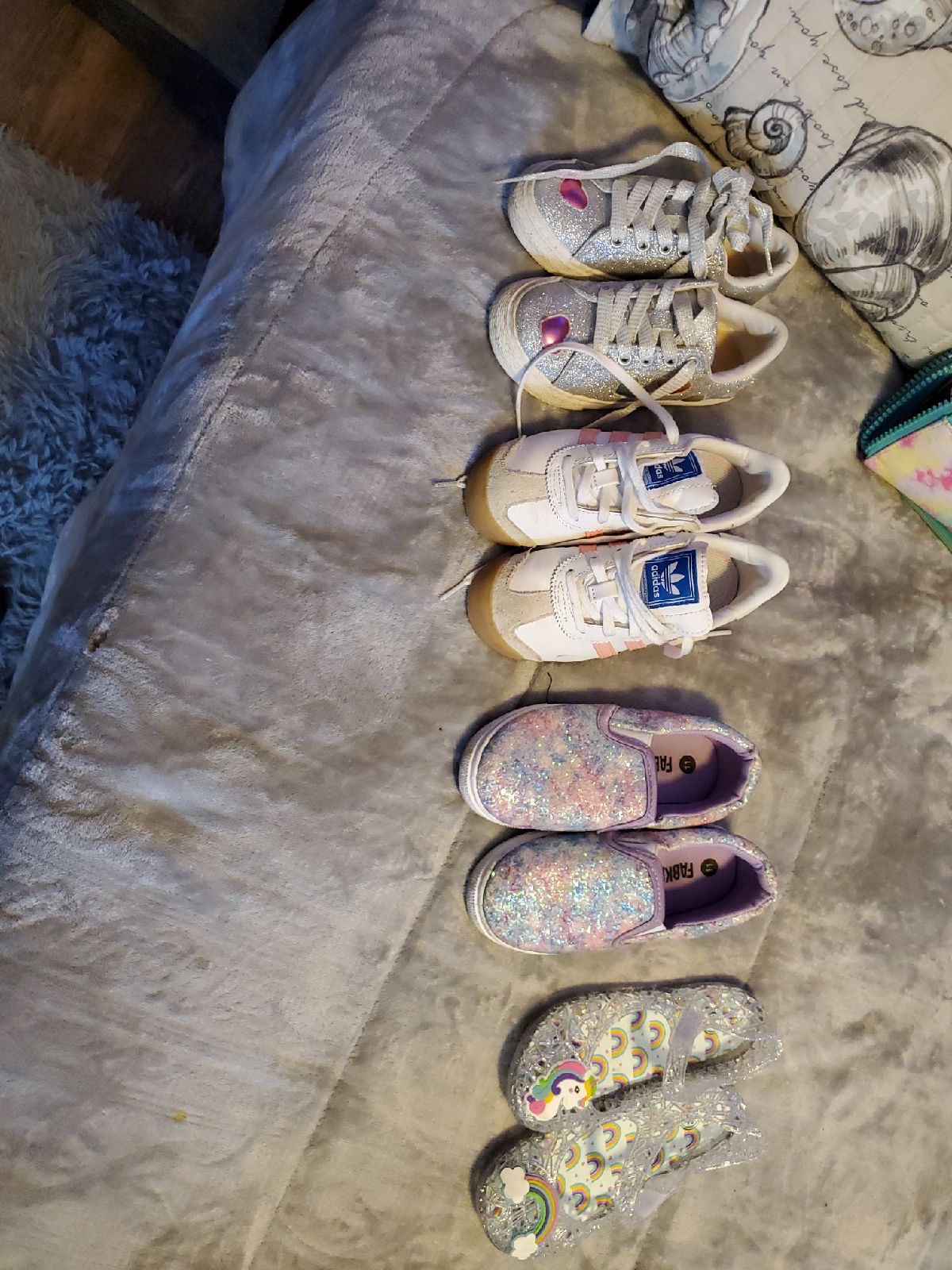 4 pairs girls shoes