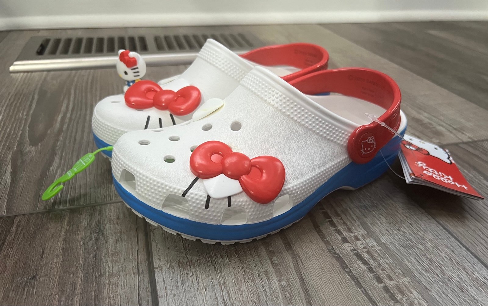 Hello Kitty Crocs With Shoe Charms Size J1