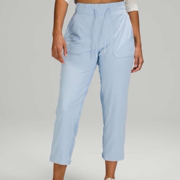Lululemon Beyond the Studio Lined Crop Light Blue High Rise size 6