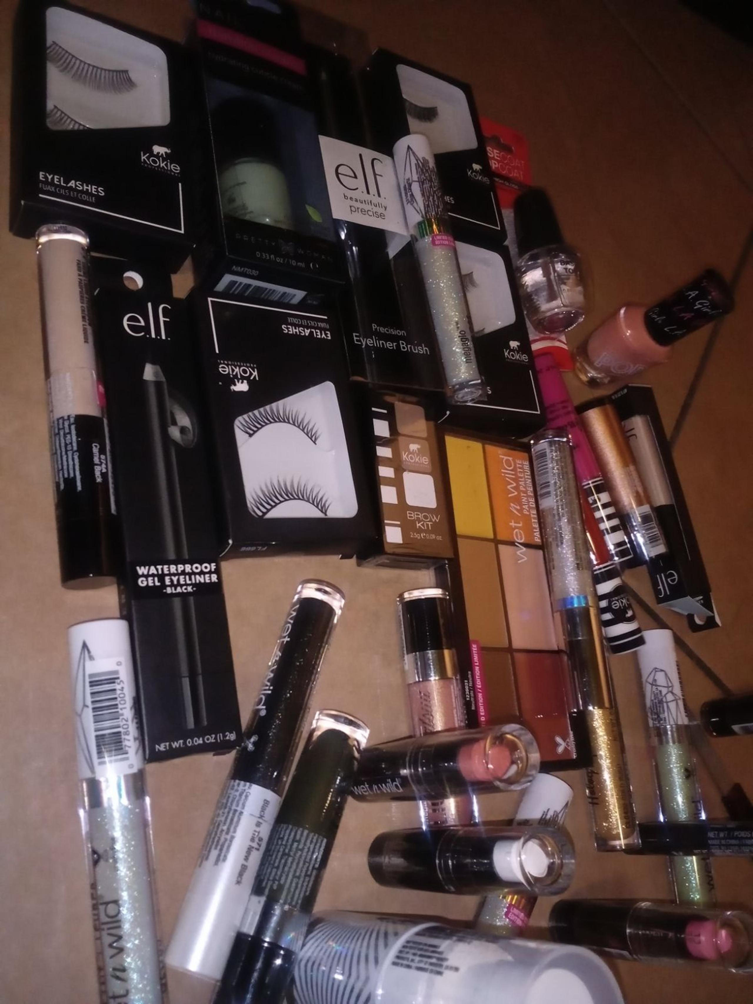 Make-up 37+ pieces plus free gift