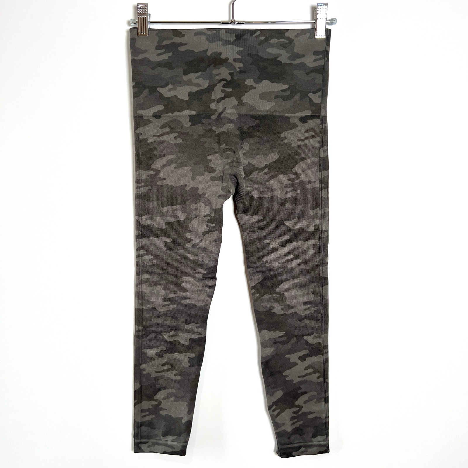 SPANX Look At Me Now Seamless Cropped Legging SIZE M Black Camo Yoga Pants